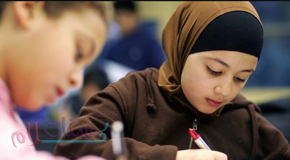 كيف أتعامل مع ابنتي في سن المراهقة؟